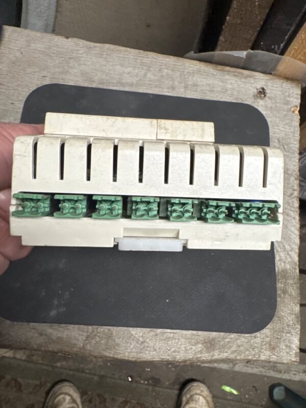 tote-001-item-20260919-053928-b53a651675-05.jpg Johnson Controls Facility Explorer FX07 Controller FX07