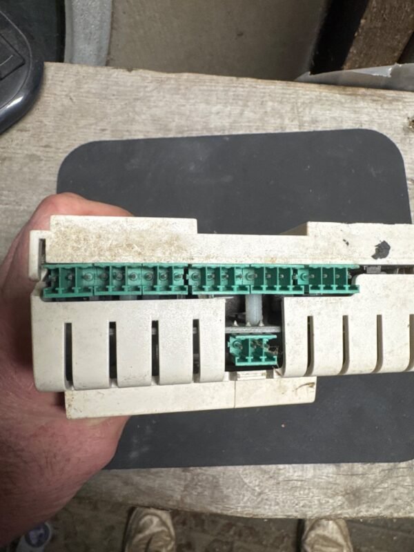 tote-001-item-20260919-053928-c8b390aba5-04.jpg Johnson Controls Facility Explorer FX07 Controller FX07